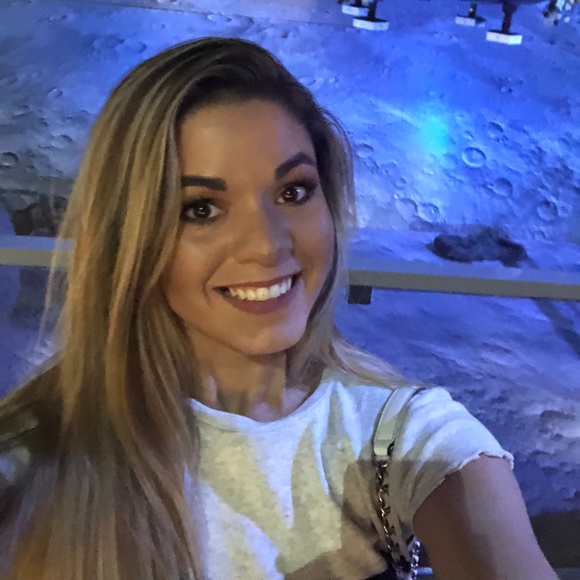 Meet your Posher, Jacquelyn - Picture 2 of 2